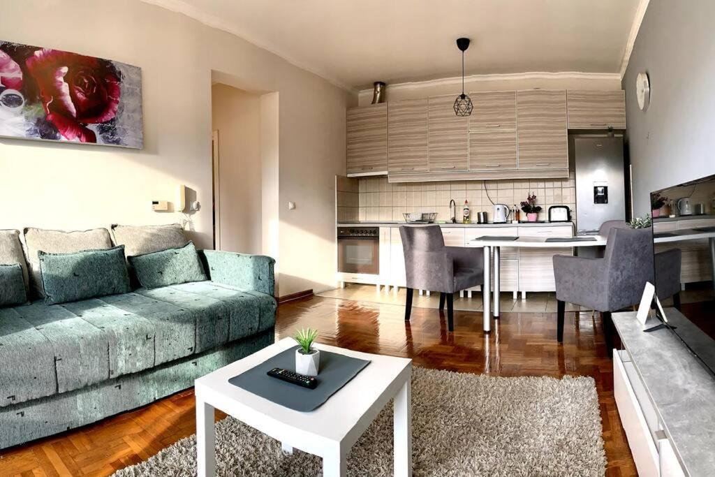 Sunkissed Apartment Белград Экстерьер фото